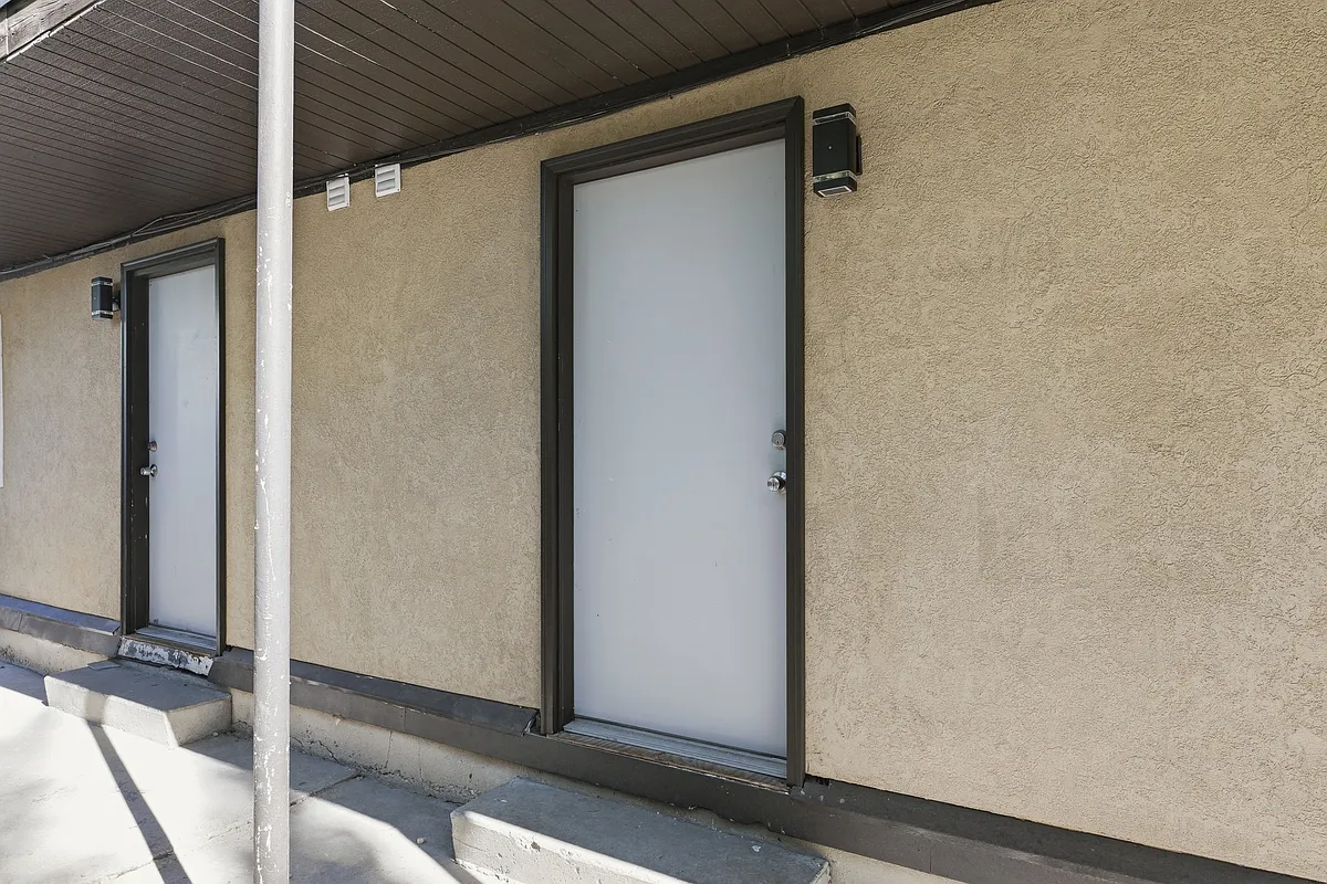 Building Photo - 831 W Lennox St #5