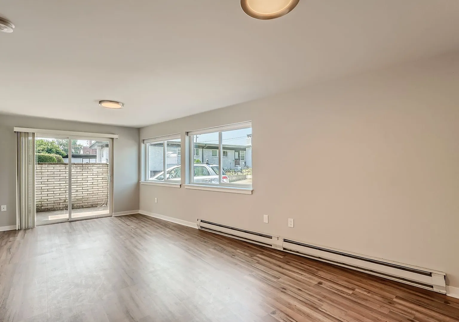 Four Seasons Apartments — Photo 2