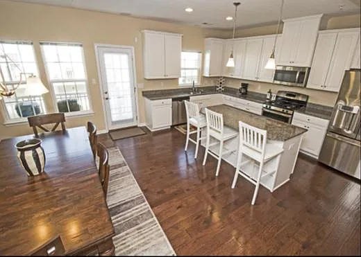 3 bed, 2.5 bath, 2000 sqft, $2,550 — Photo 3