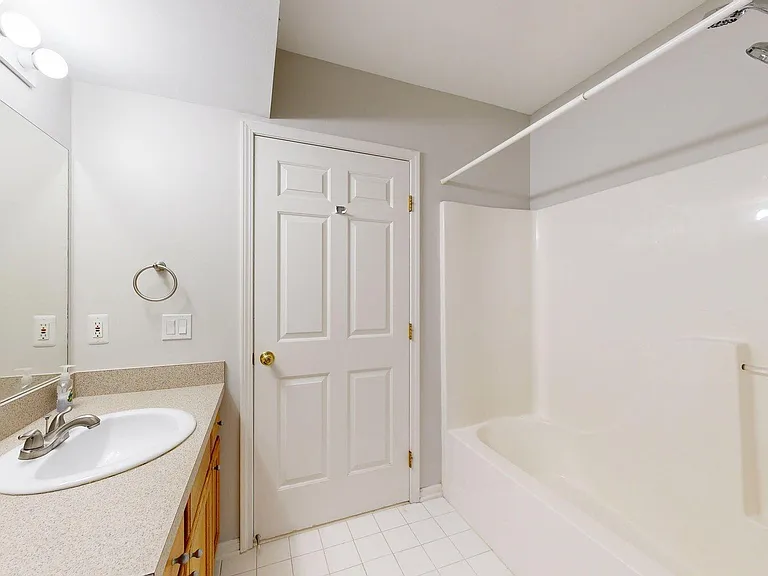 2718 S Knightsbridge Cir — Photo 16