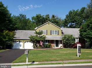 10 Stonehenge Dr, Ocean, NJ 07712