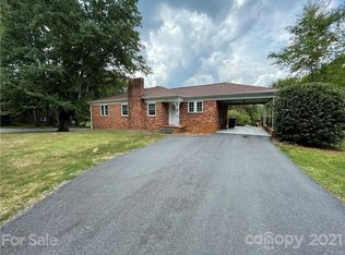 609 21st Ave NE, Hickory, NC 28601