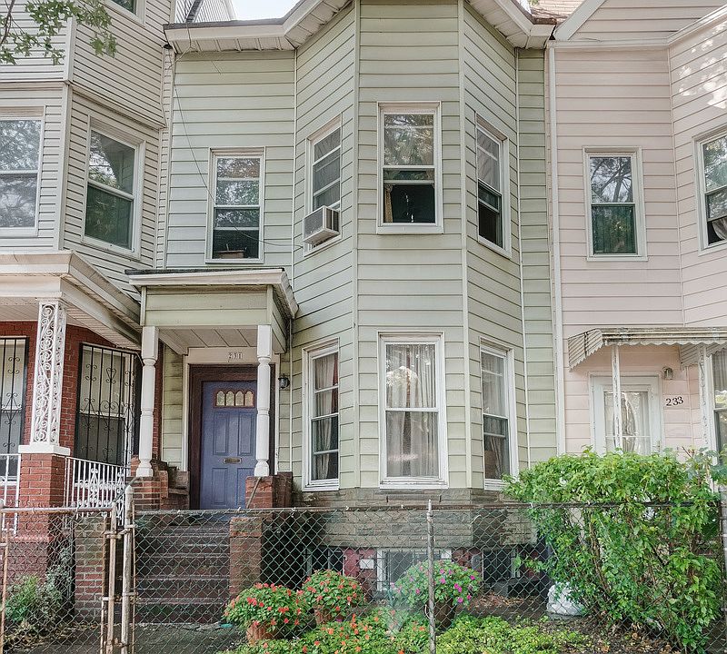 1st image of 23 Winthrop St #1