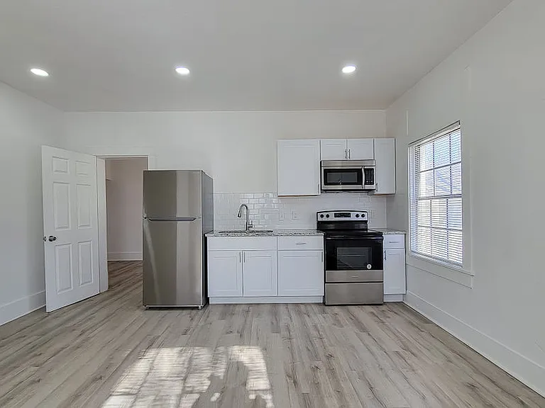 121 W Moore St #101 — Photo 27