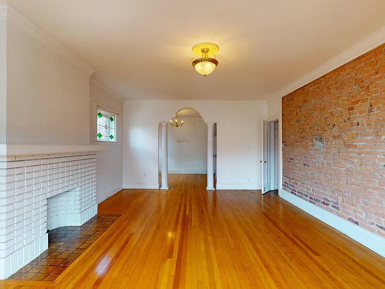 12467-12469 Cedar Rd — Photo 3