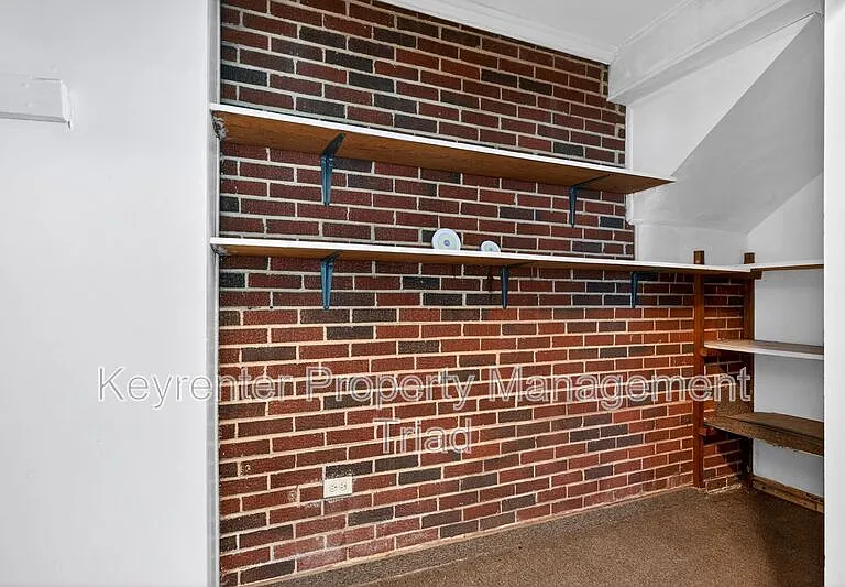 1821 W Meadowview Rd — Photo 30