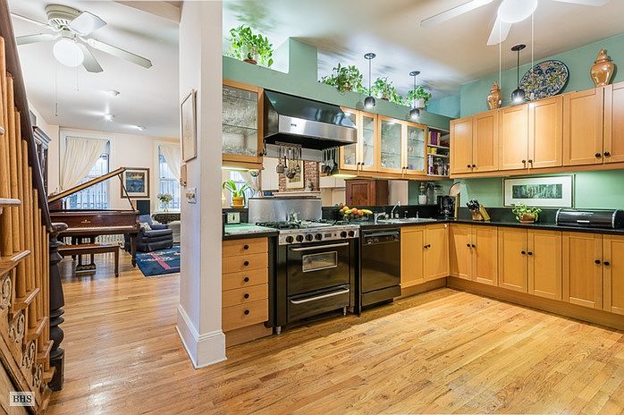 2nd image of 19 Minetta St