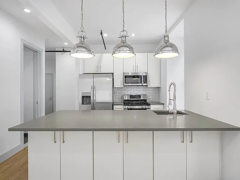 347 Lorimer St #2B — Photo 1