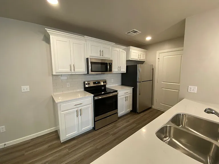 12010 Rhya Ln — Photo 8