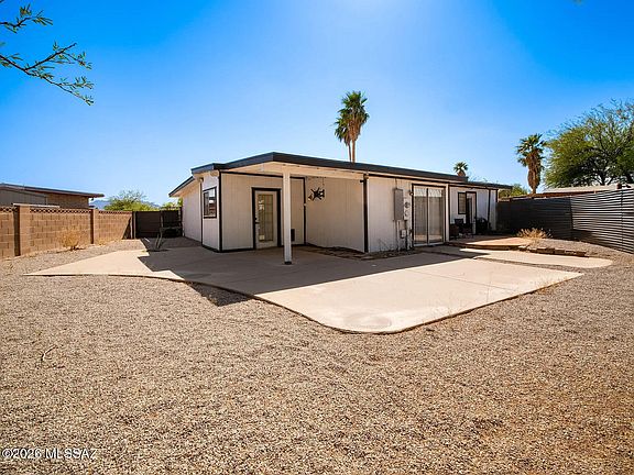 2nd image of 6832 N Autumn Pl