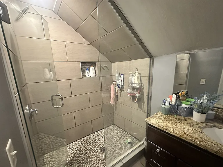 29-33 Iroquois St #1 — Photo 9