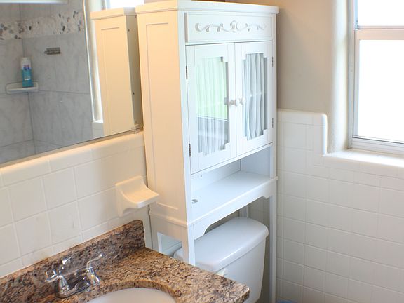 5th image of 2627 Queen Palm Dr