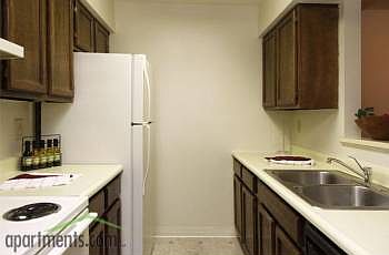 2nd image of 115 Bavarian St APT H
