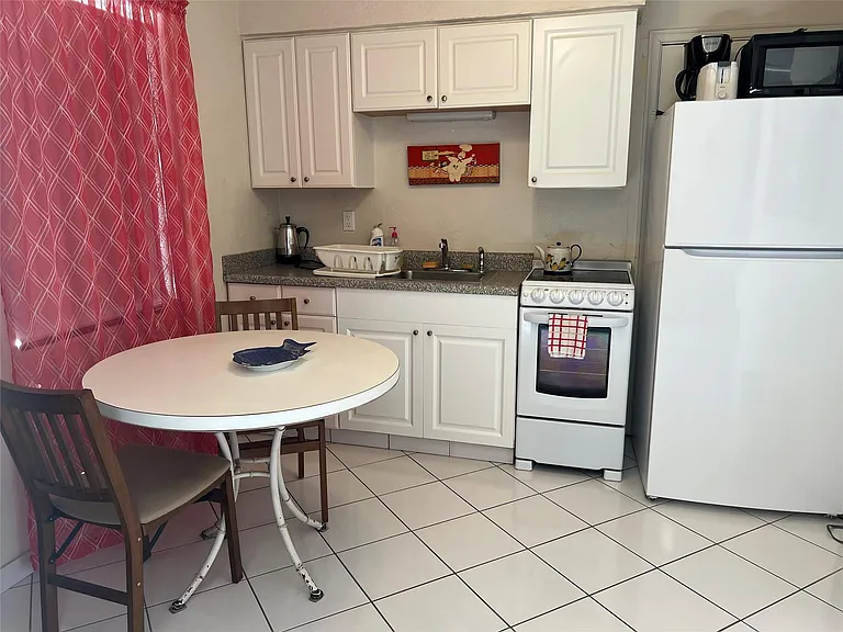 1315 N Ocean Dr #205 — Photo 8