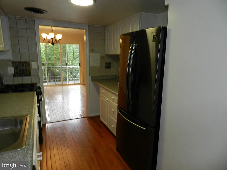 5956 Westchester Park Dr — Photo 5