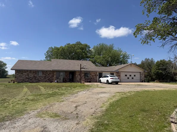 2828 S Stabe Rd, Lahoma, OK 73754
