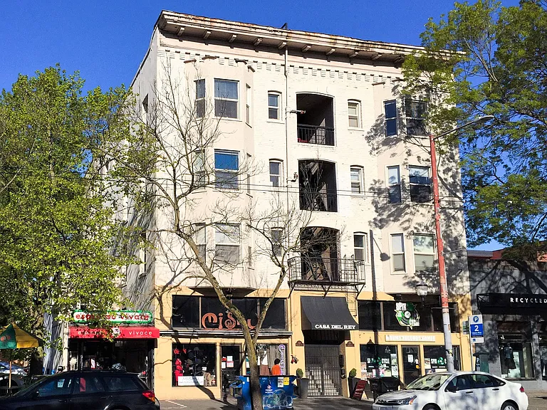 Casa Del Rey Apartments — Photo 1