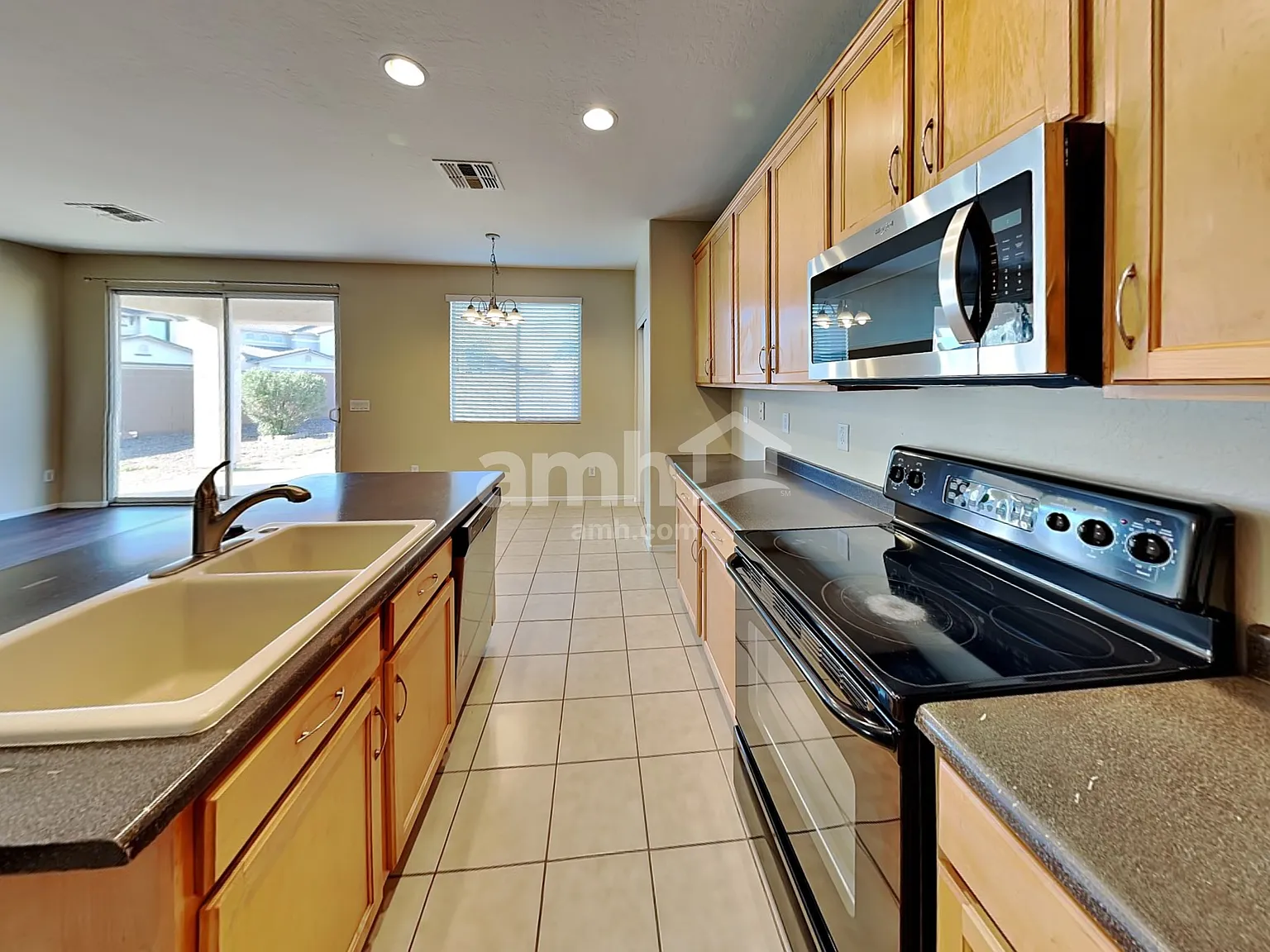 4 bed, 3.0 bath, 2567 sqft, $2,420 — Photo 4
