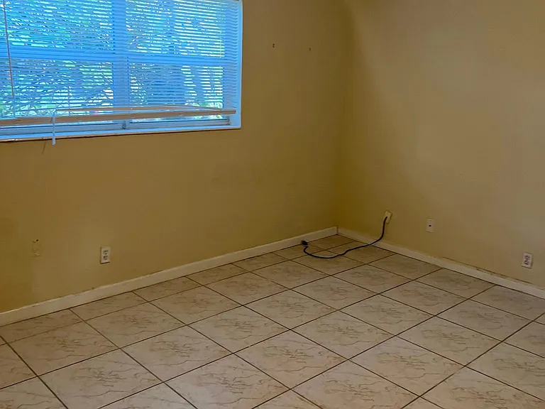 1320 N Dixie Hwy #3 — Photo 5
