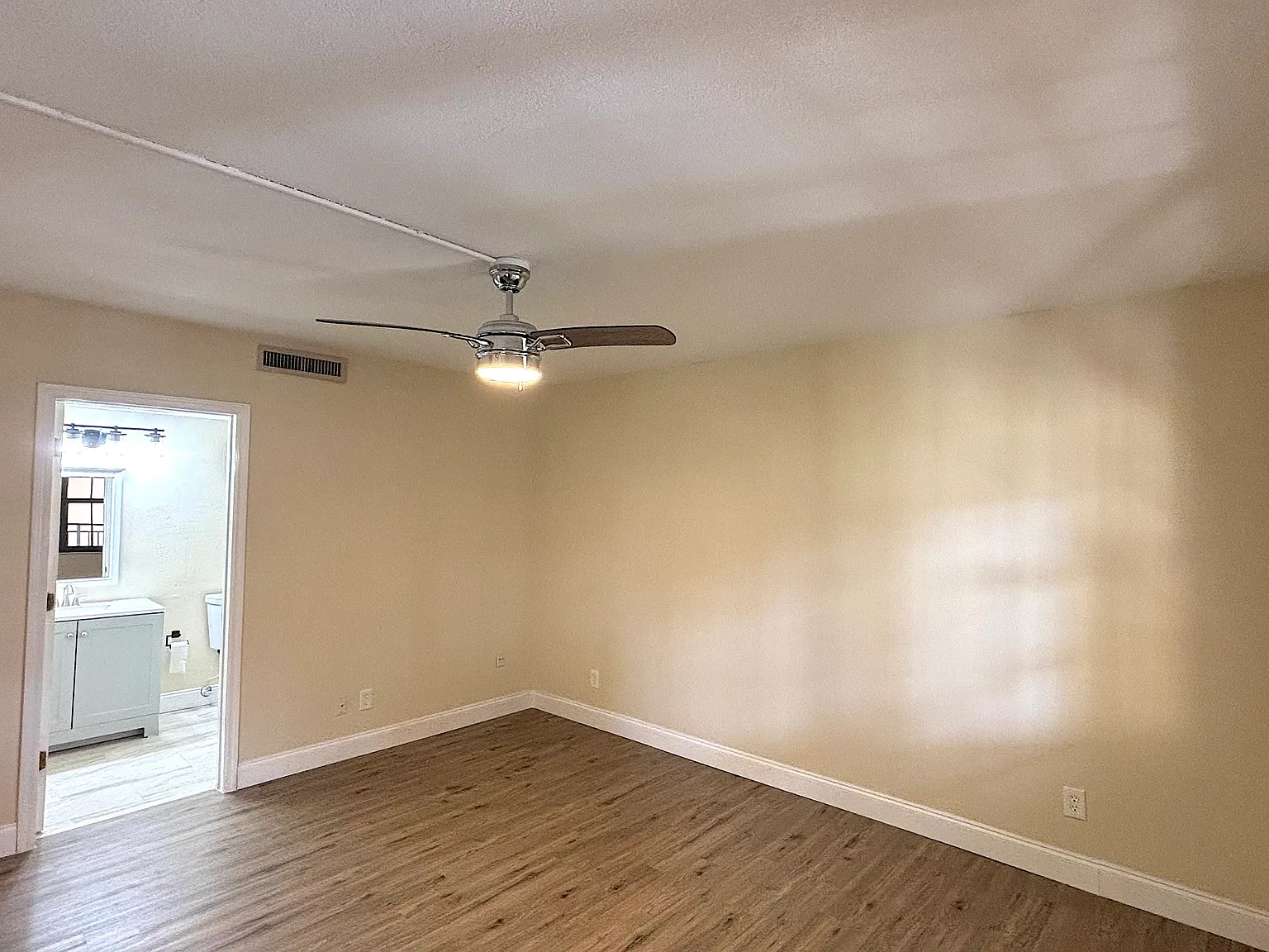 2 bed, 1700 sqft, $2,195 — Photo 2