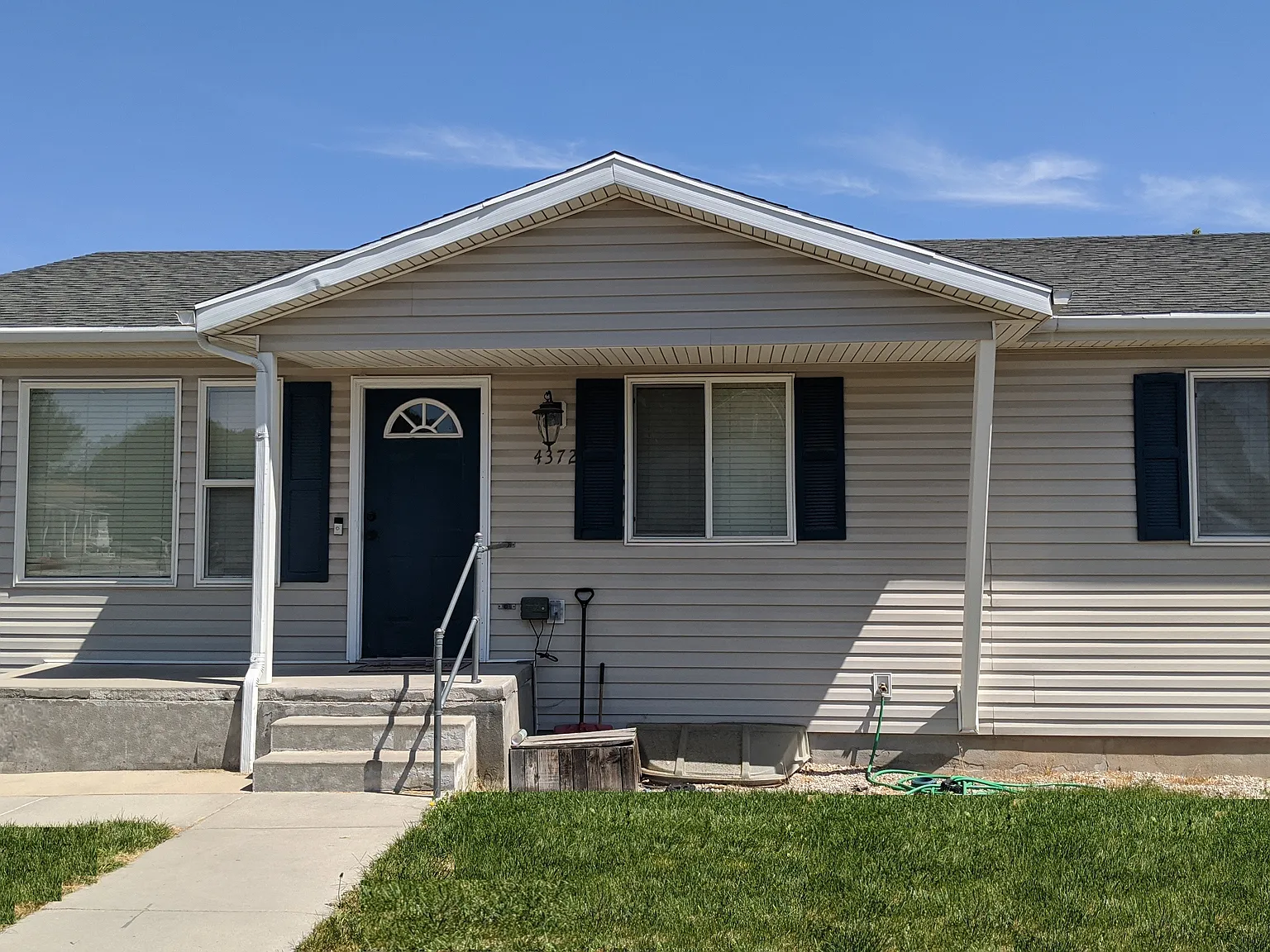 3 bed, 1350 sqft, $1,550 — Photo 1