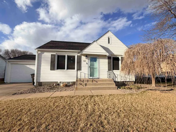 125 Ringland Rd, Hastings, NE 68901