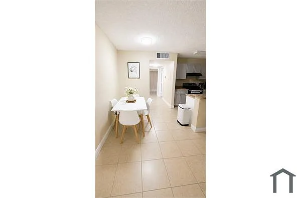 Building Photo - 1617 Meadows Cir W #1617