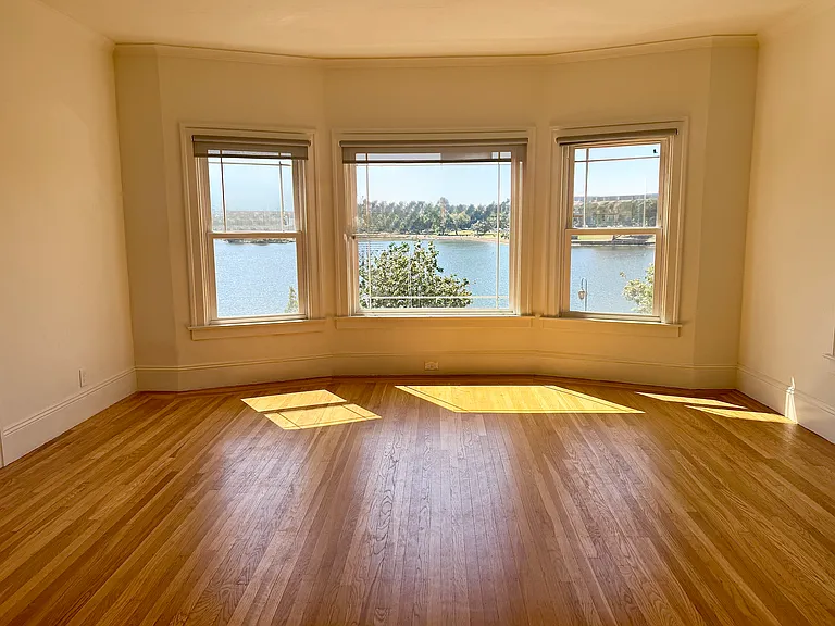 2220 Lakeshore Ave #1-6 — Photo 1