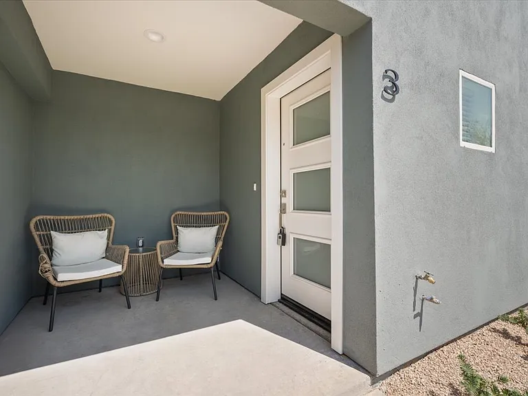 1818 W Earll Dr — Photo 44