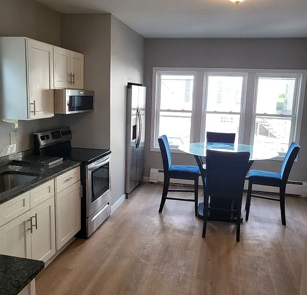 529 Warren St — Photo 2