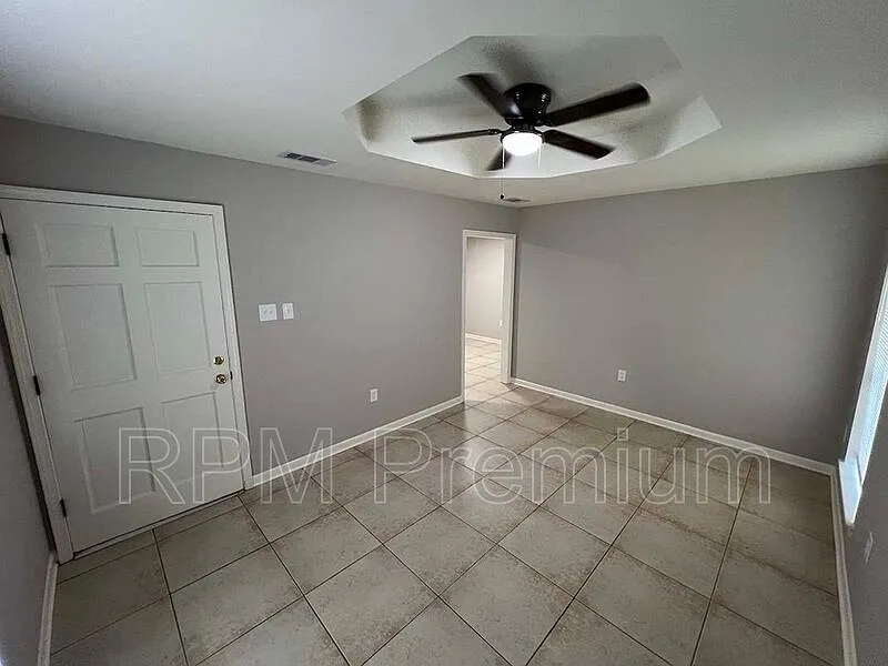 3 bed, 1.5 bath, 1174 sqft, $1,375 — Photo 4