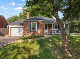 1018 N Geyer Rd, Saint Louis, MO 63122