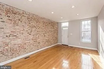 108 W Randall St — Photo 6