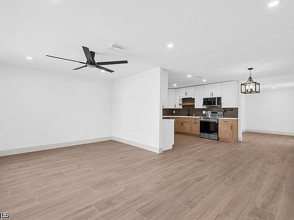4th image of 2114 Davis Blvd