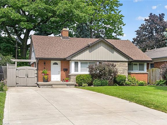 2nd image of 4 Compton Pl