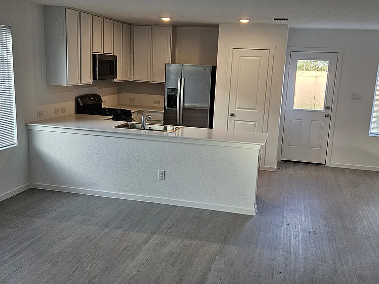 7805 Thor Dr — Photo 3