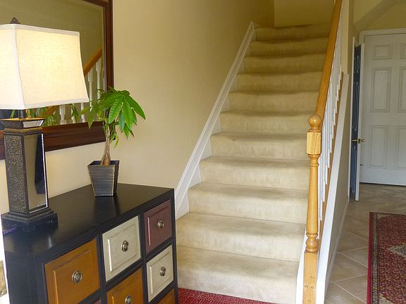 ENTRY HAS CERAMIC TILE