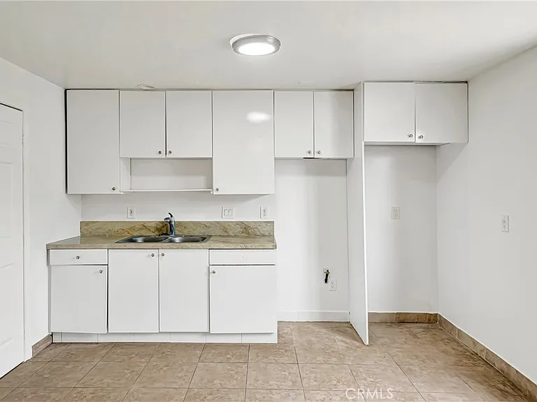 6827 Simpson Ave #4 — Photo 3