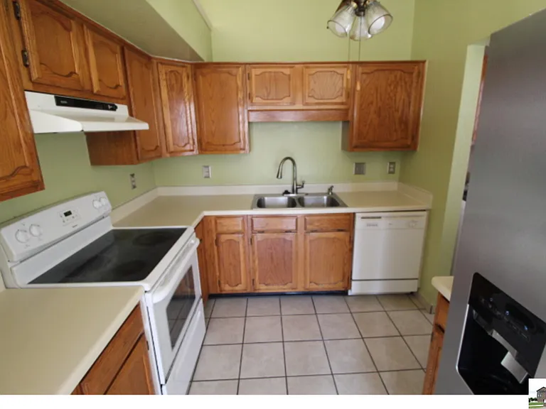 2404 Fieldstone Dr — Photo 11