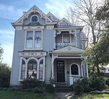 1st image of 920 Main St