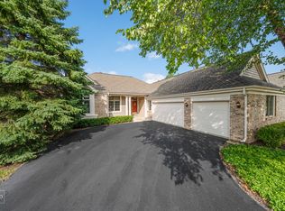 430 Course Dr, Lake In The Hills, IL 60156