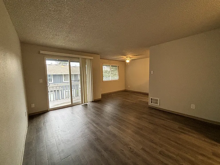 Bridgeporter Apartments — Photo 14