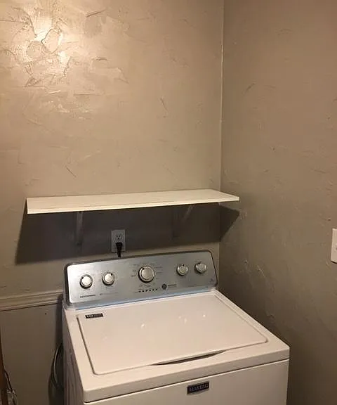 1407 Lindale Ave — Photo 18