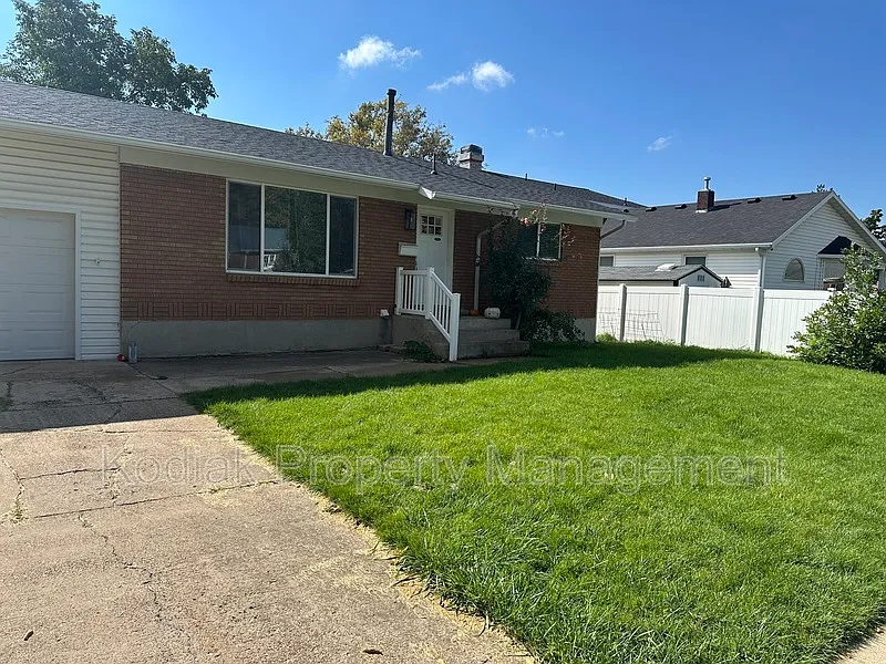 4 bed, 2.0 bath, 1888 sqft, $2,250 — Photo 1