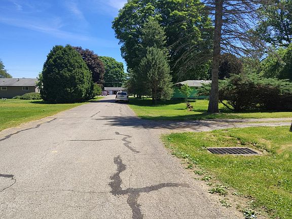 4th image of 110 Crestview Dr