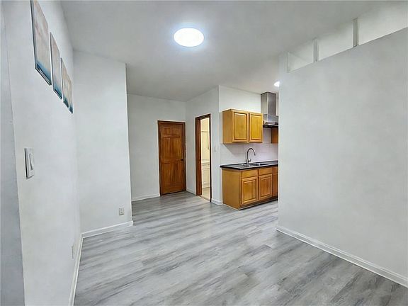 4th image of 2913 Foster Ave APT 1B