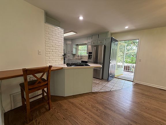 Dining area, leading to kitchen - even has a built-in desk