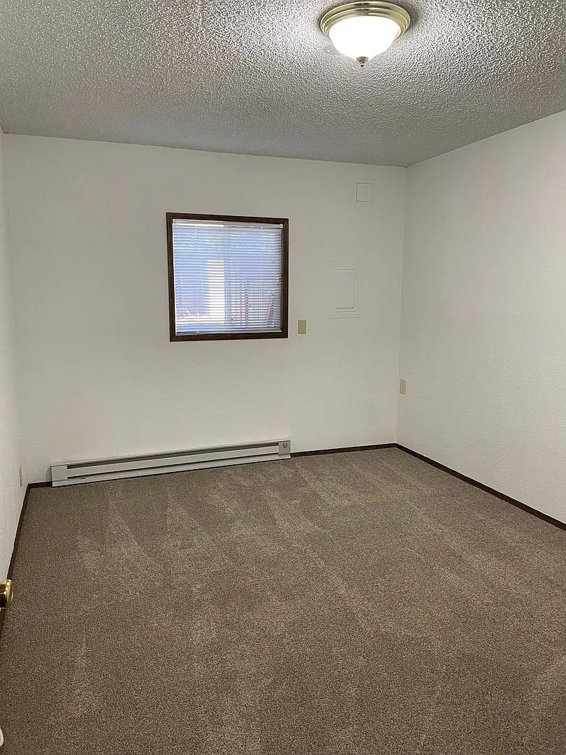 1 bed, 650 sqft, $1,050 — Photo 4