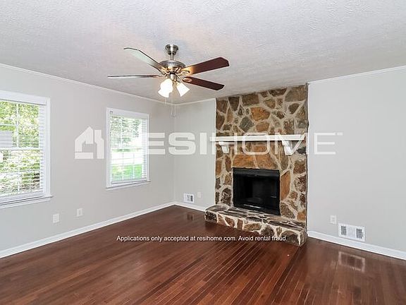 3rd image of 3896 Willowbrook Dr