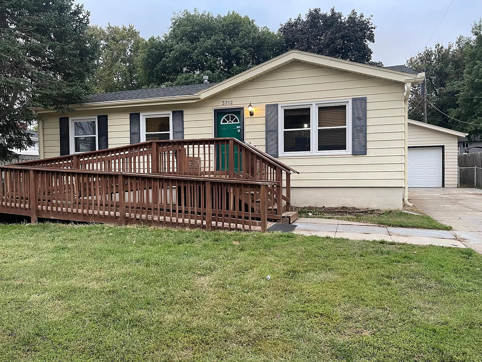 4 bed, 1500 sqft, $1,975 — Photo 1